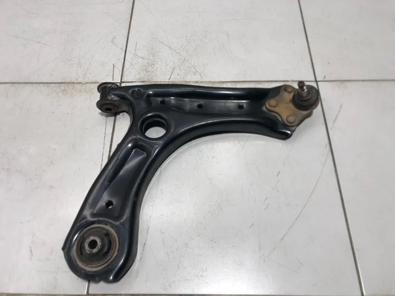 Рычаг подвески передний правый Skoda Fabia 2 5J2