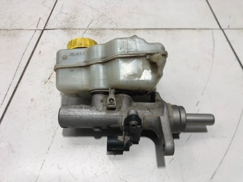 Цилиндр тормозной главный Skoda Fabia 2 5J2