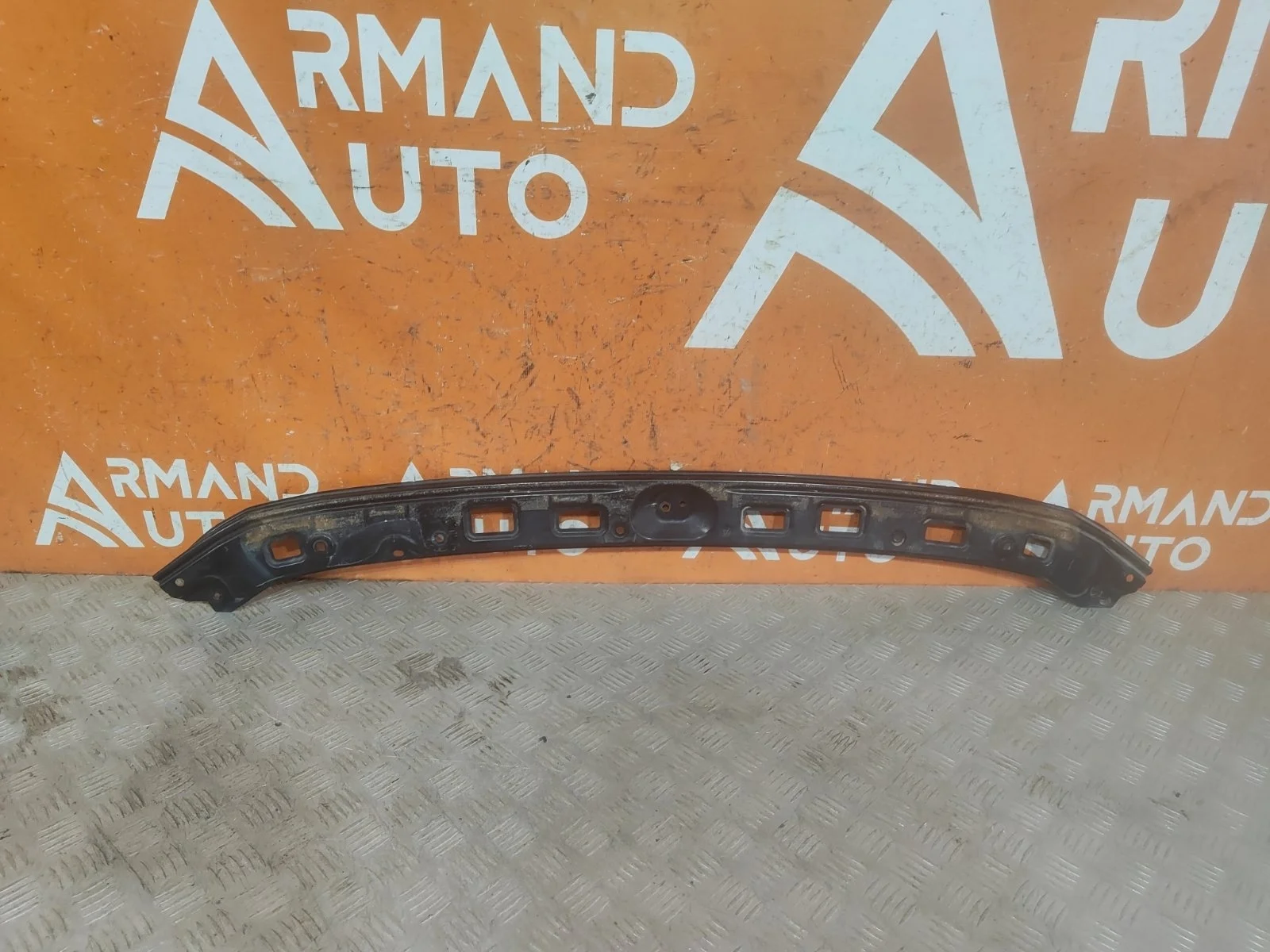 Усилитель бампера верхний Toyota Land Cruiser 2015-2021 200