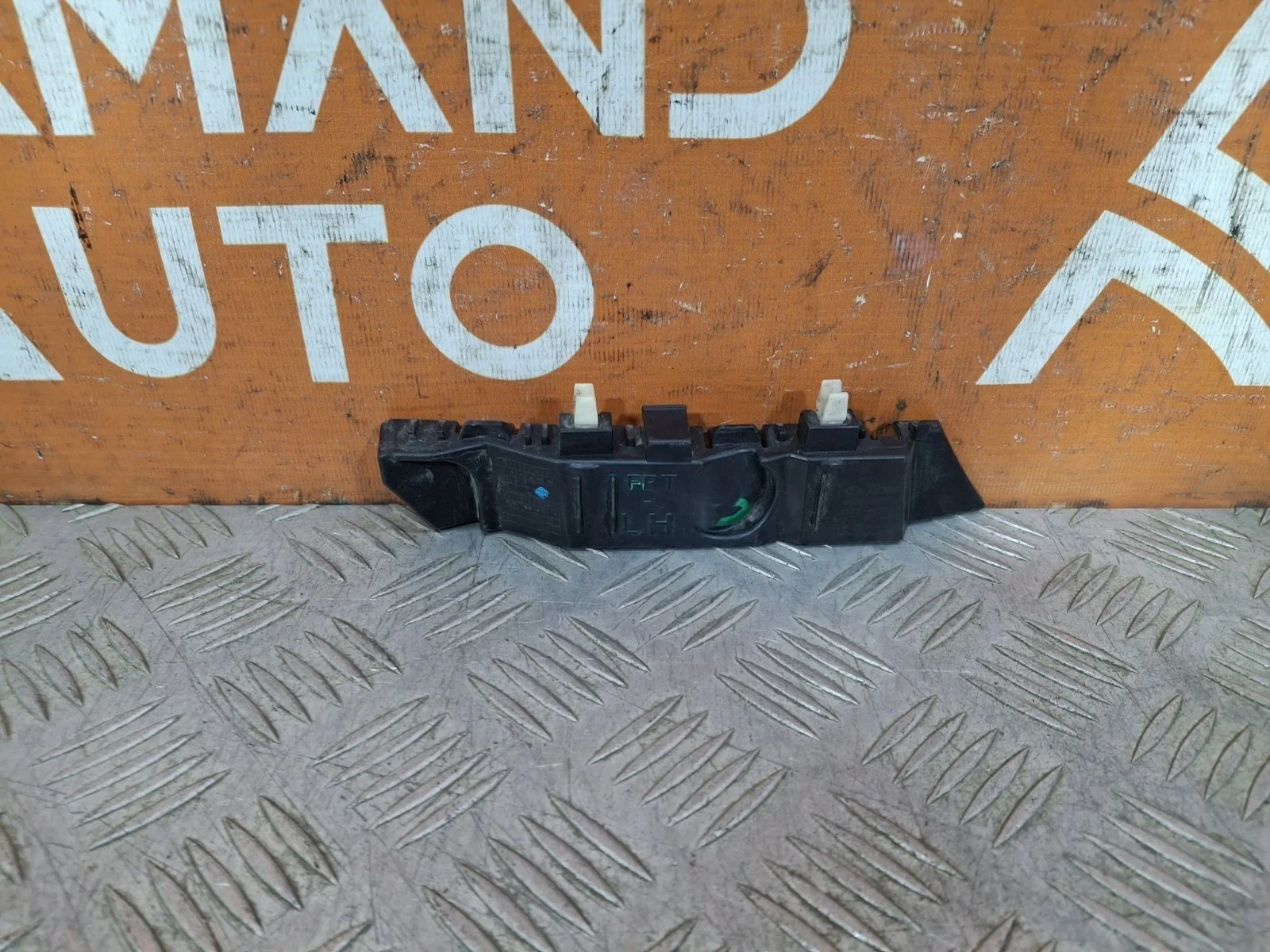 Кронштейн бампера Kia Rio 2015-2017 3 QB