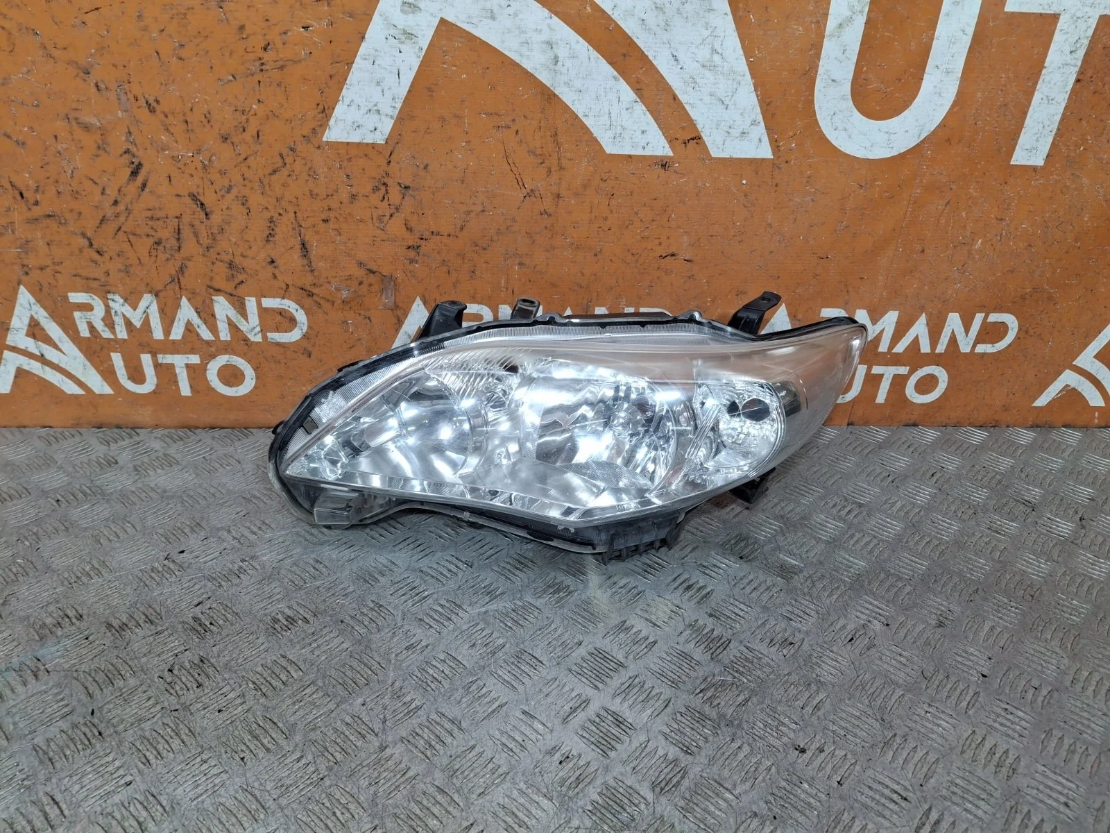 Фара Toyota Corolla 2010-2013 E140 E150