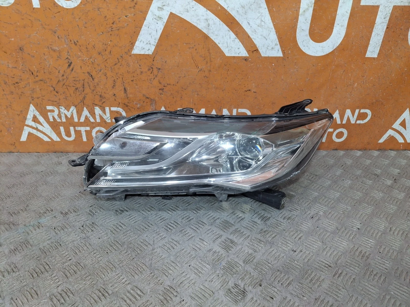 Фара Mitsubishi Pajero Sport 2015-2021 3