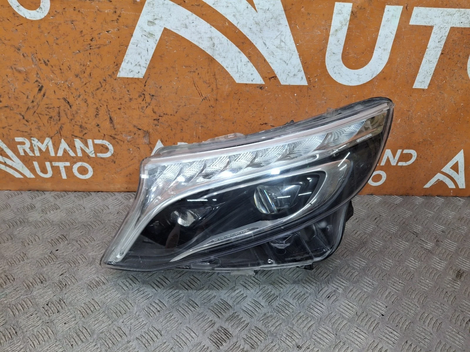 Фара Mercedes V-Class 2014-нв W447