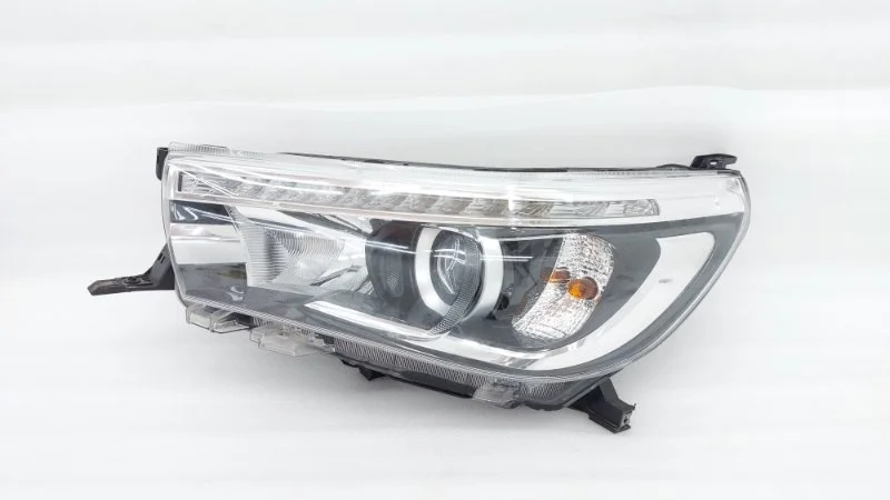 Фара Toyota Hilux 2015 GUN126L