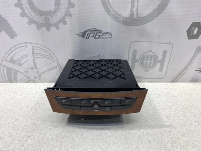 Вещевой отсек центральной консоли Mercedes-benz 2007 W211