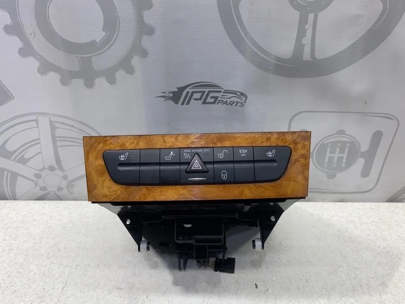 Вещевой отсек центральной консоли Mercedes-benz 2005 W211