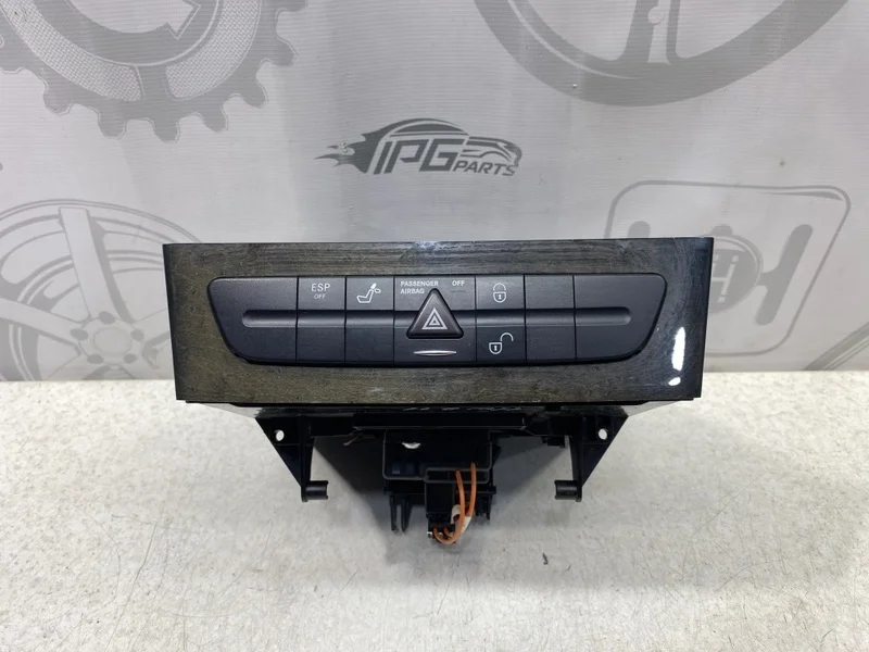 Вещевой отсек центральной консоли Mercedes-benz 2002 W211