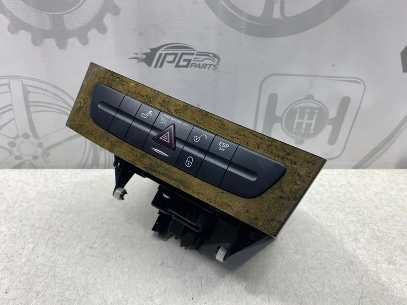 Вещевой отсек центральной консоли Mercedes-benz 2007 W211