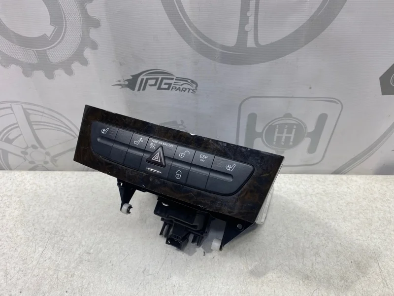 Вещевой отсек центральной консоли Mercedes-benz CLS 2005 W219