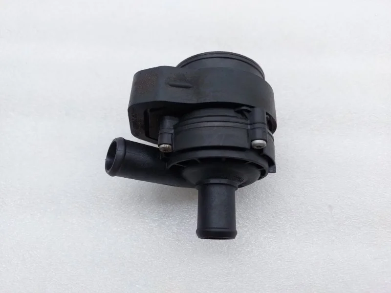 Насос водяной \ помпа Mercedes-Benz GLC-Class 2015 W253