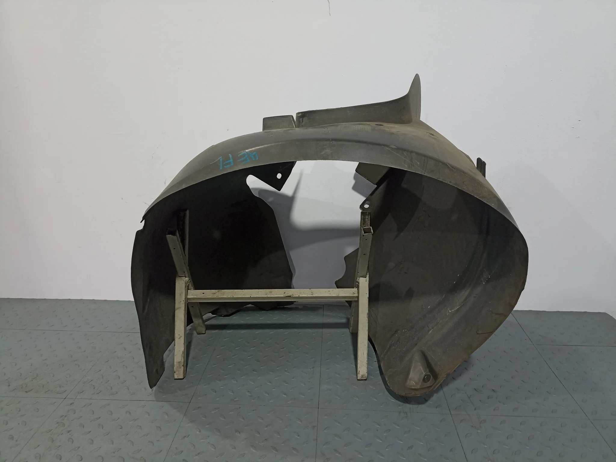 ПОДКРЫЛОК PEUGEOT ПЕРЕД ЛЕВО 7136FZ