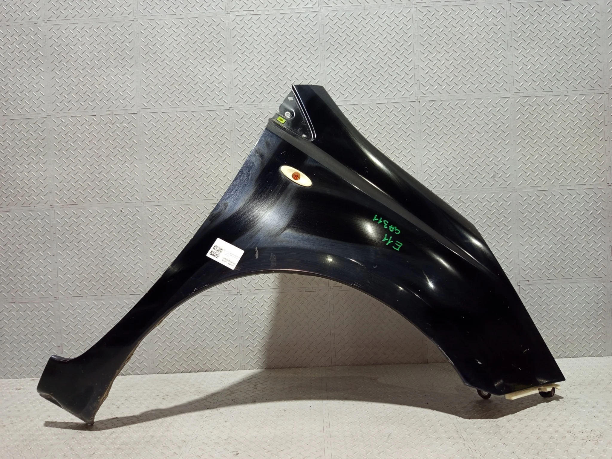 КРЫЛО NISSAN 631001U630 ПЕРЕД ПРАВО черный, KH3 GA311