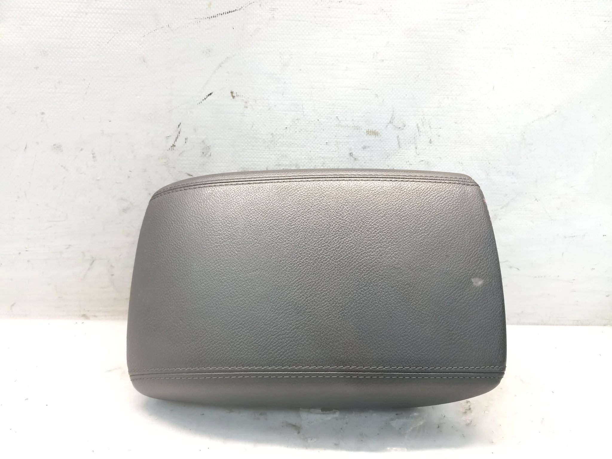 ПОДЛОКОТНИК AUDI 8R0864207F черный, LX7W S4166