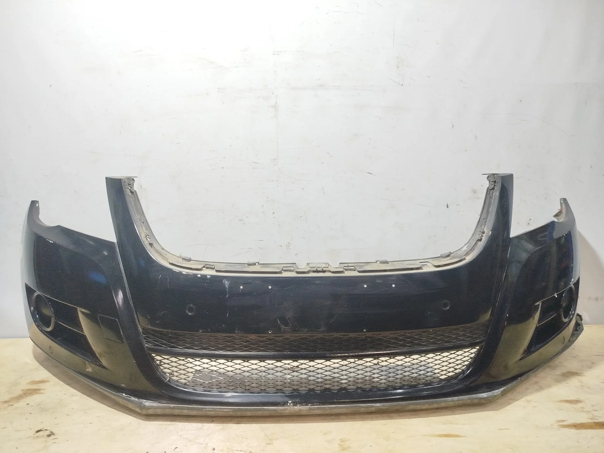 БАМПЕР VOLKSWAGEN 5N0807217Q ПЕРЕД черный DY346Z