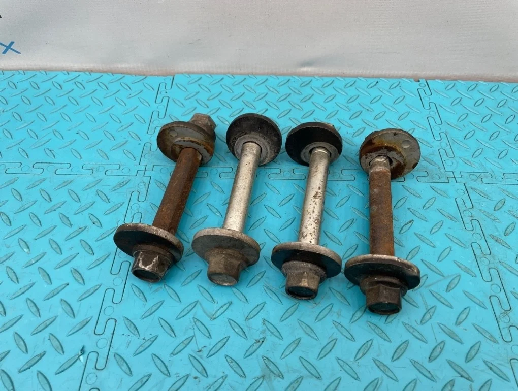 Болты развальные Mitsubishi Pajero 2010 4013A082 V93W 6G72 3.0, передние