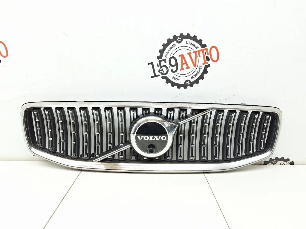 Решетка радиатора Volvo V60 2