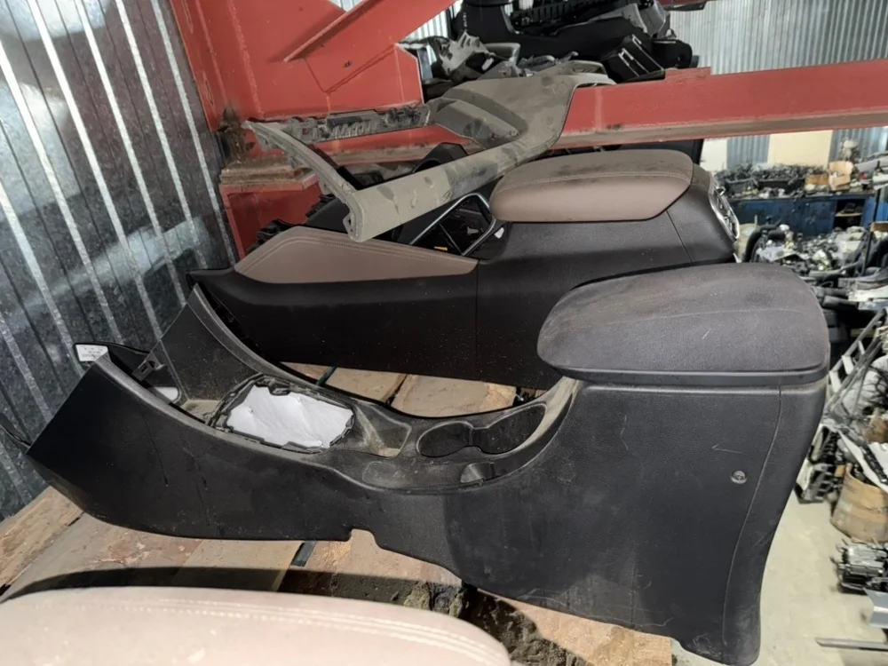 Подлокотник Hyundai Solaris 2012 846114L100RY RB G4FA