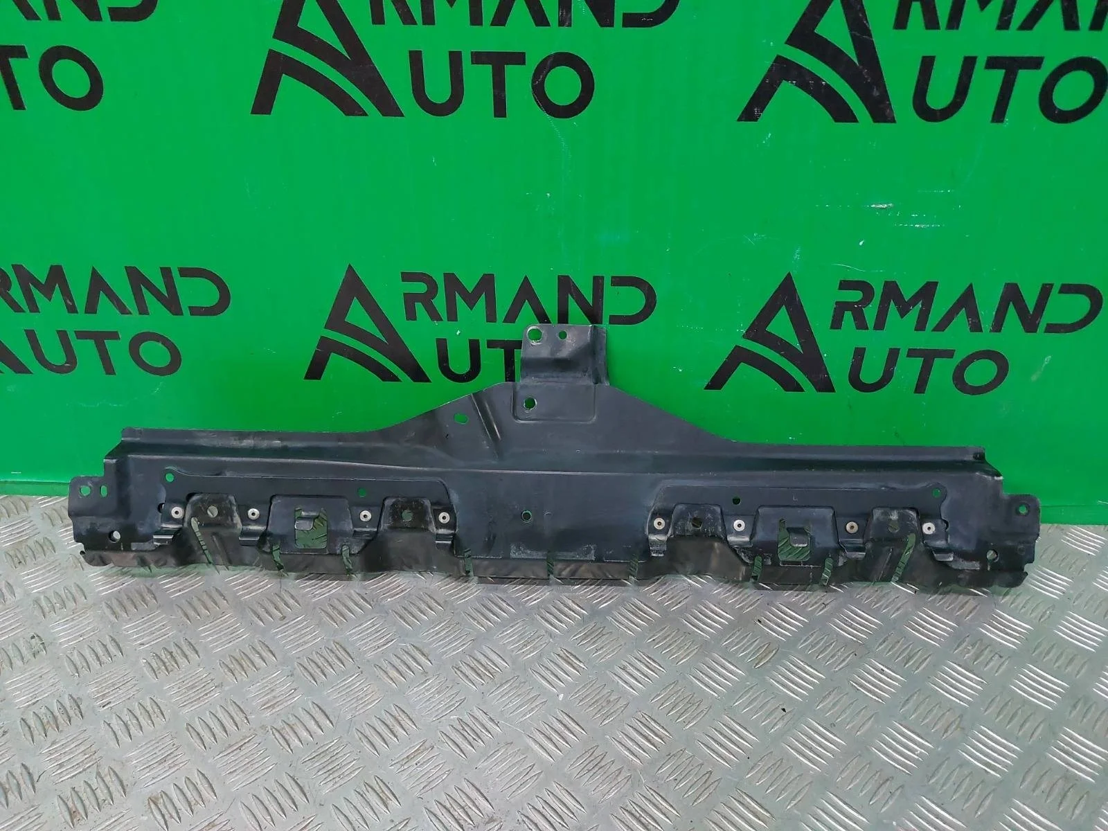 Панель передняя (суппорт радиатора) верхняя Toyota Land Cruiser Prado 2017-нв 150