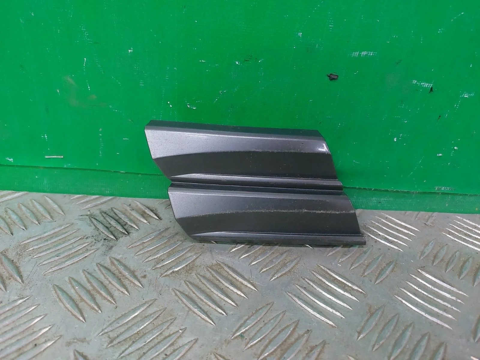 Заглушка буксировочного крюка Toyota Camry 2017-2021 8 XV70