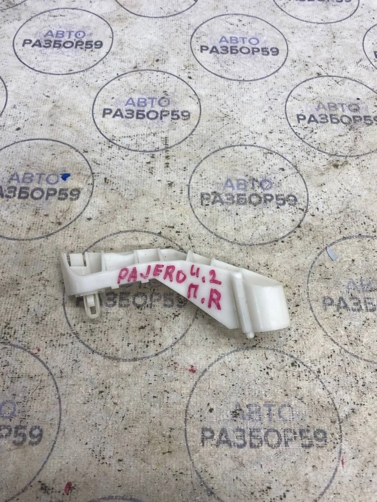 Кронштейн переднего бампера Mitsubishi Montero IV (2006—2021)