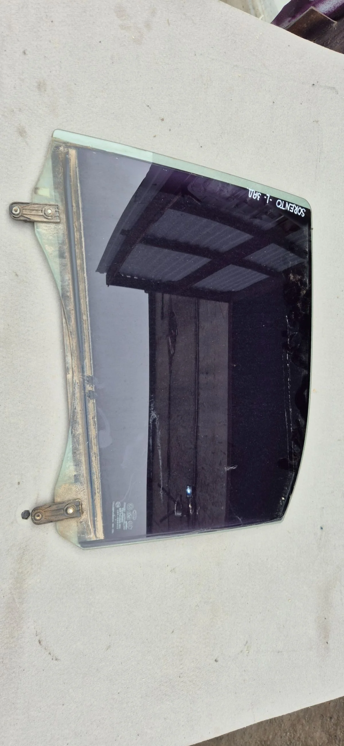 Стекло двери задней левой для Kia Sorento JC