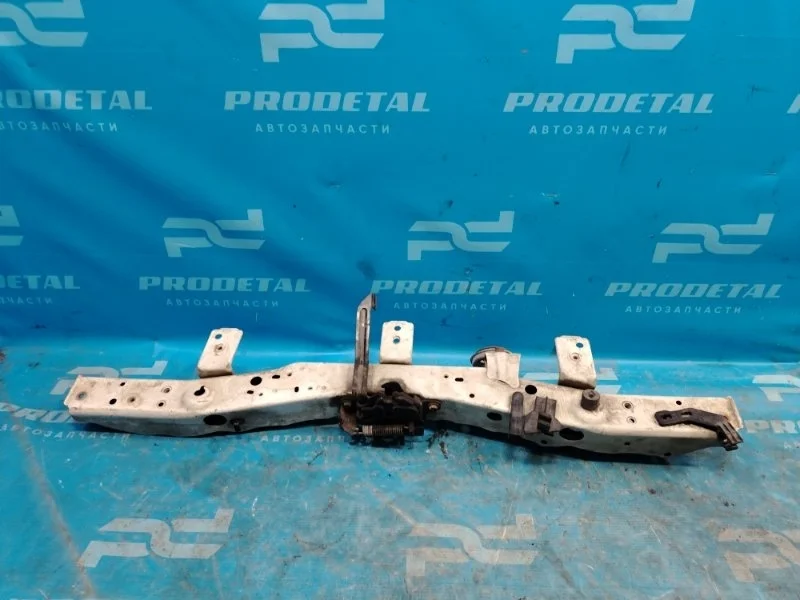 Рамка радиатора передняя Toyota Auris E15 1ZRFE