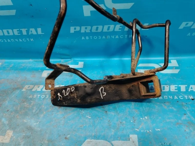 Кронштейн бампера задний левый Mitsubishi L200 KB