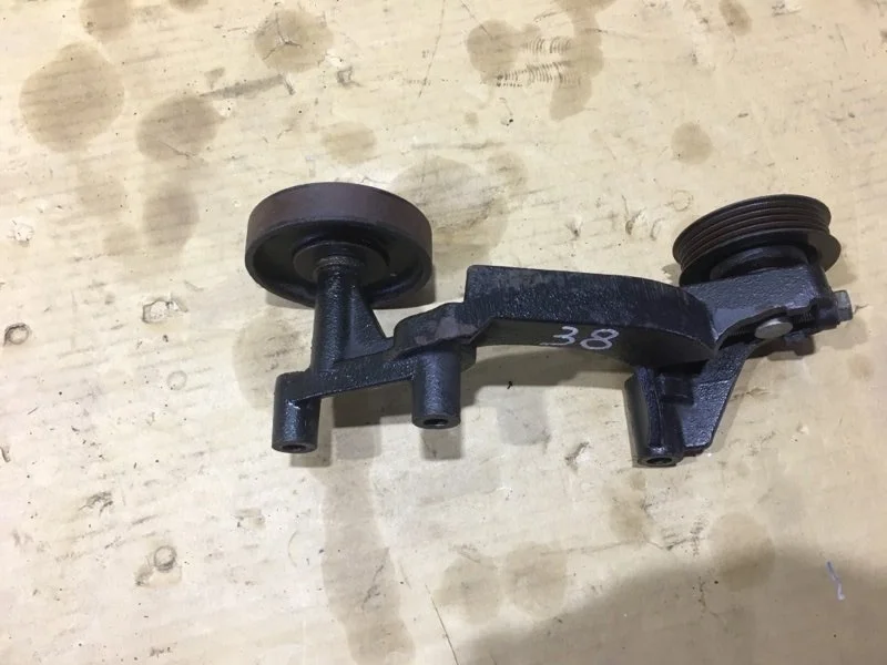 Кронштейн Toyota Land Cruiser 2010 8842060340 URJ200 1VD-FTV 4.5