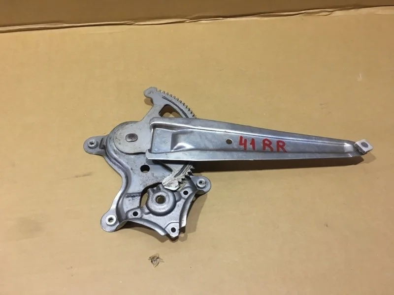 Стеклоподъемник электр. задний правый Toyota Land Cruiser 2017 6980335080 URJ202 1VD-FTV 4.5, задний правый