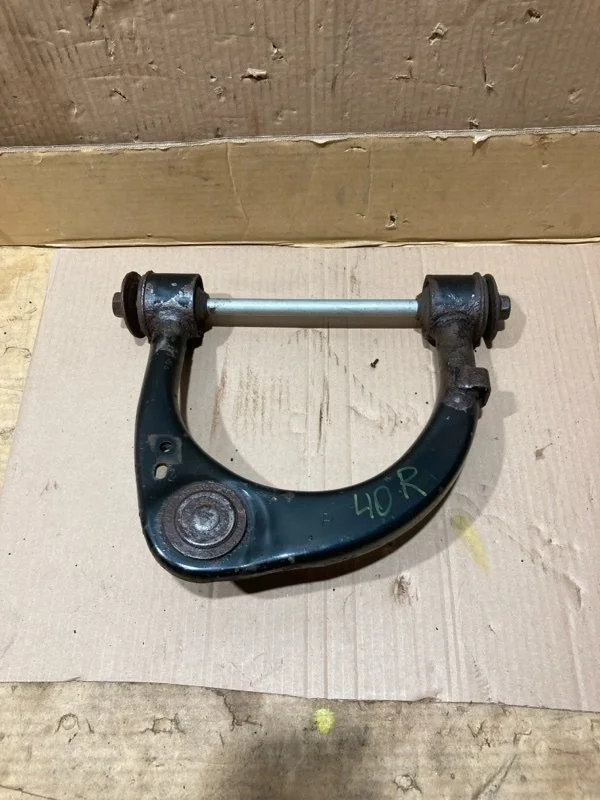 Рычаг передний верхний правый Toyota Land Cruiser 2010 4861060060 URJ200 1VD-FTV 4.5