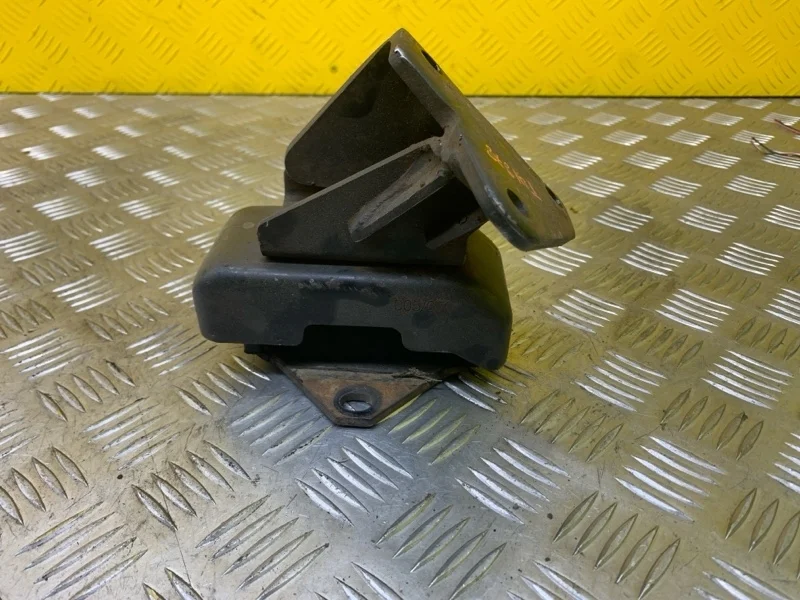 Подушка крепления двигателя Mitsubishi L200 (2006-2015) 2012 MR992670 2.5 D 4D56