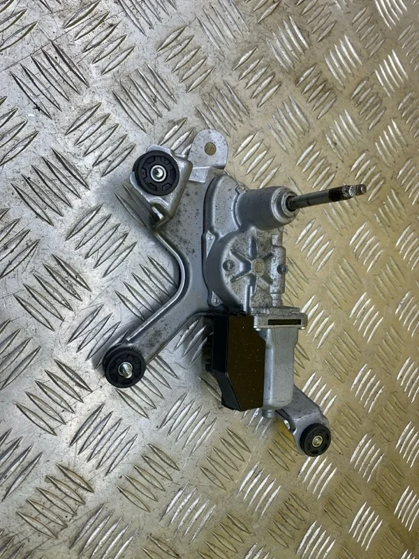 Моторчик заднего стеклоочистителя (дворника) Toyota Rav 4 (Ca40) (2012-2019) 2013 8513042080 2.0 D 1ADFTV