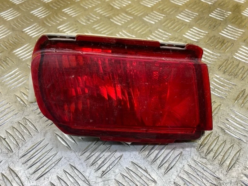 Фонарь задний в бампер Toyota Land Cruiser Prado 150 (2009-2023) 8158160240
