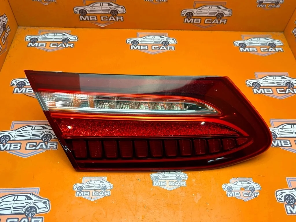 Фонарь крышки багажника Mercedes-Benz