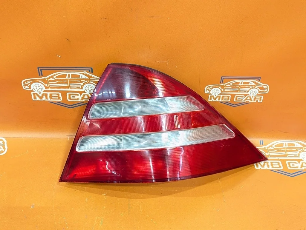 Фонарь задний правый Mercedes-Benz