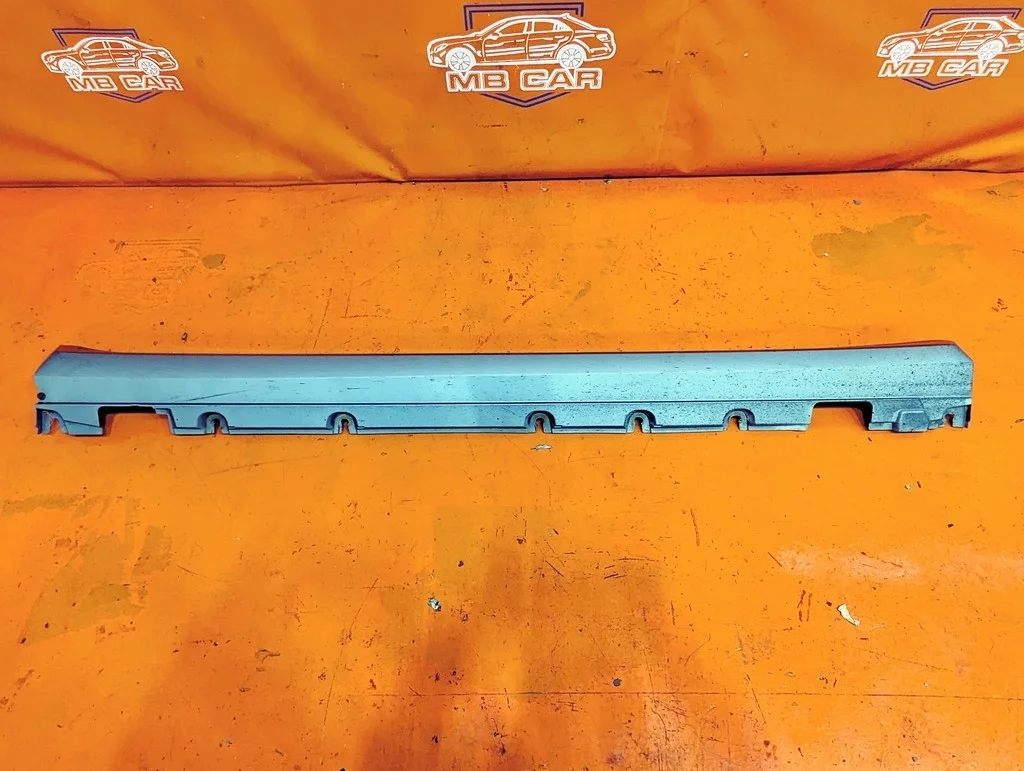 Порог пластиковый правый Mercedes-Benz