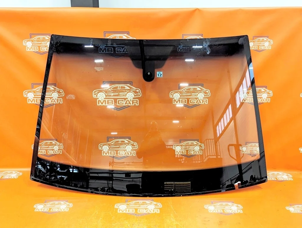 Стекло лобовое Mercedes-Benz