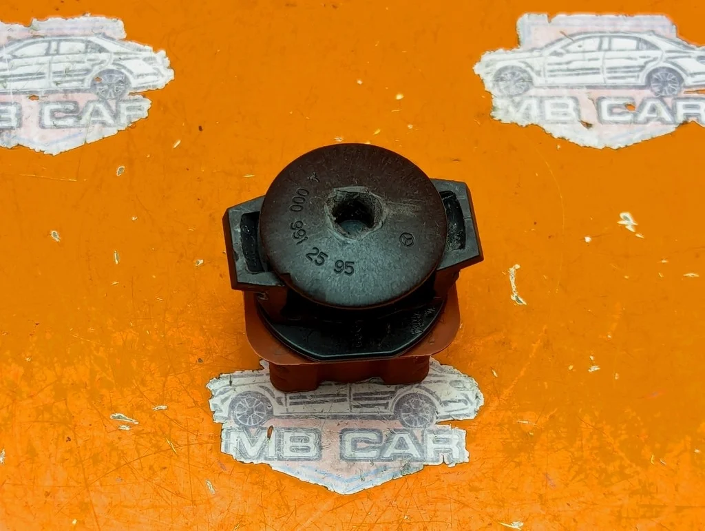 Опора радиатора Mercedes-Benz