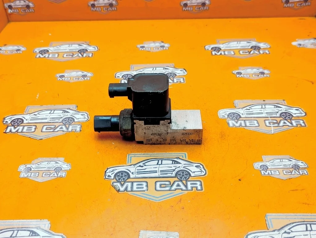 Блок клапанов пневмоподвески Mercedes-Benz