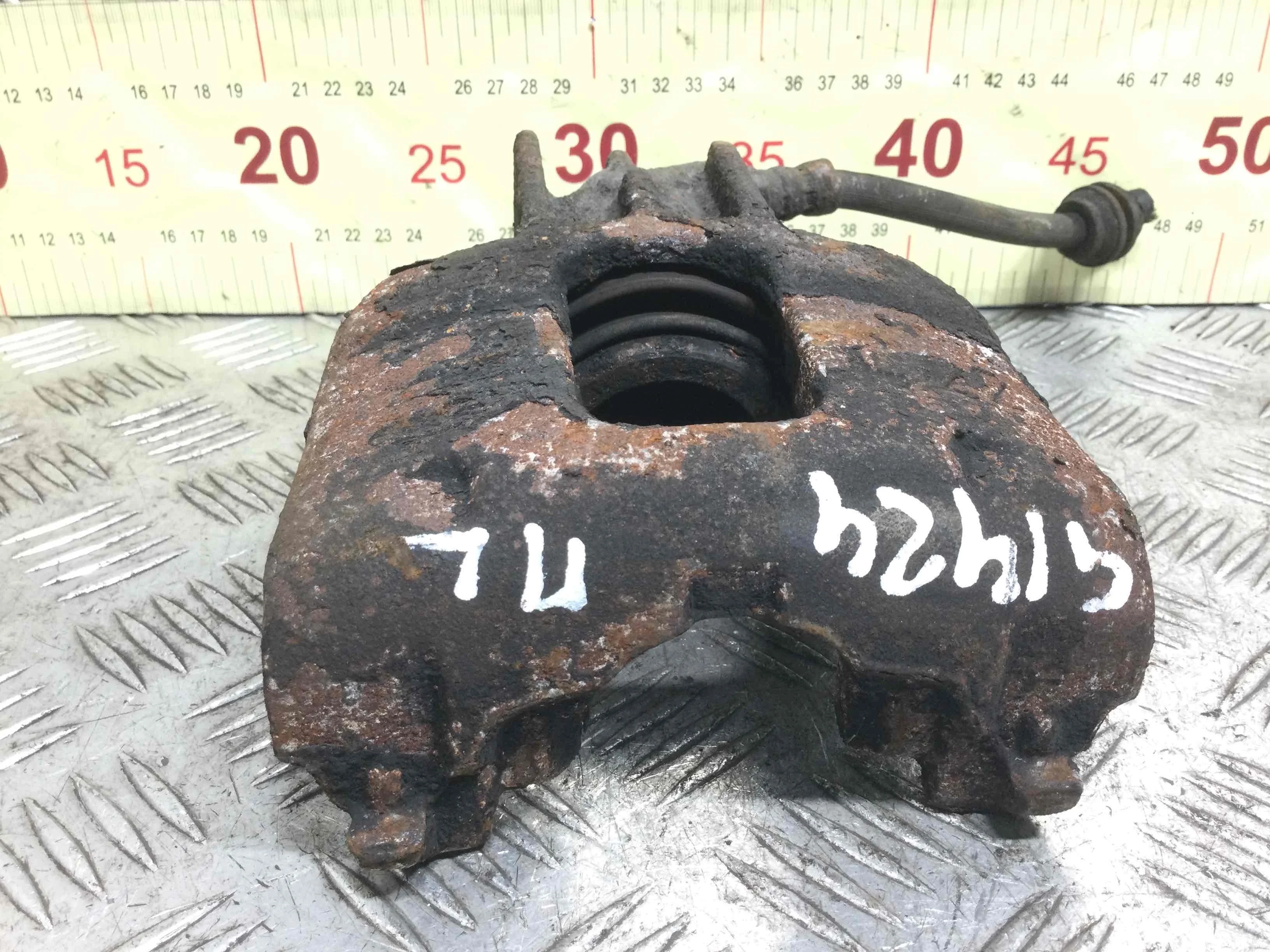 Суппорт передний левый Ford Focus 1 поколение [рестайлинг] (2001-2005) бензин 1.6 i Механика Универсал