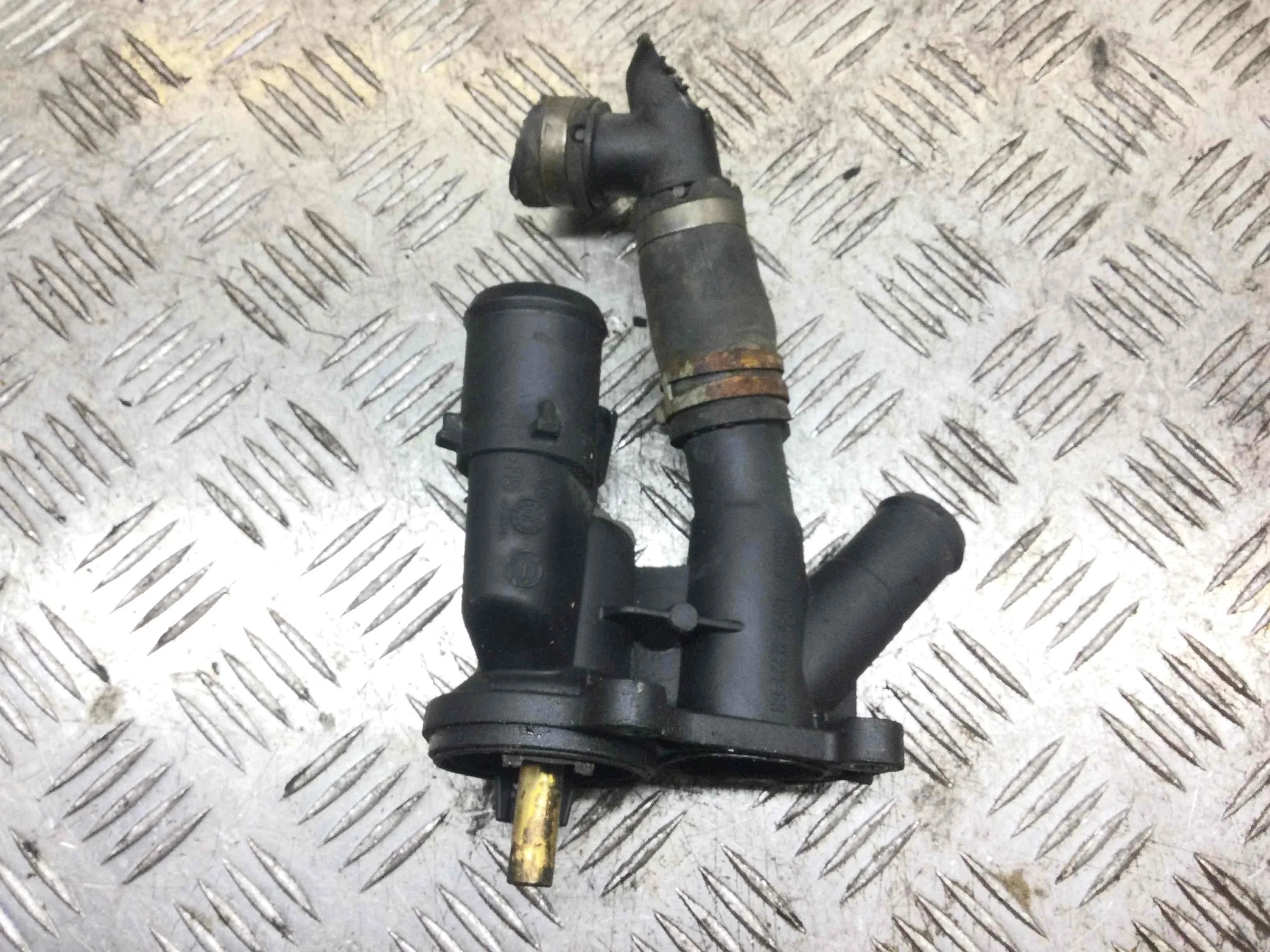 Корпус термостата Ford Focus 2 поколение (2005-2008) бензин 1.6 i Механика