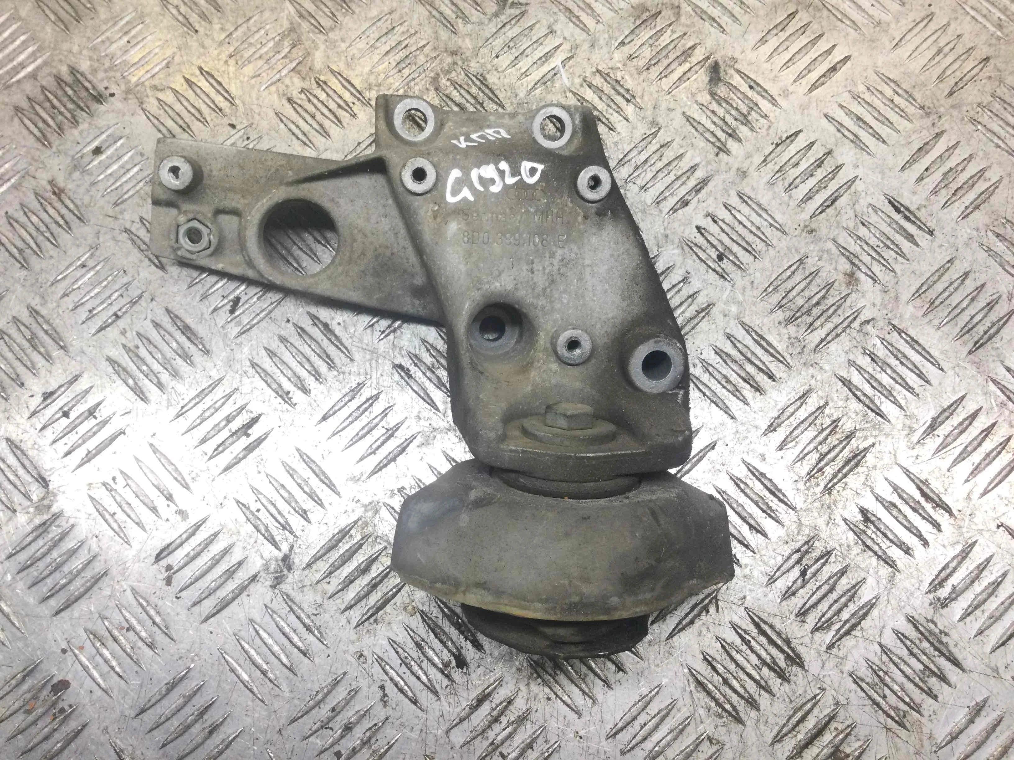 Кронштейн КПП Audi A4 B5 (1994-1999) бензин 1.8 i Автомат Седан