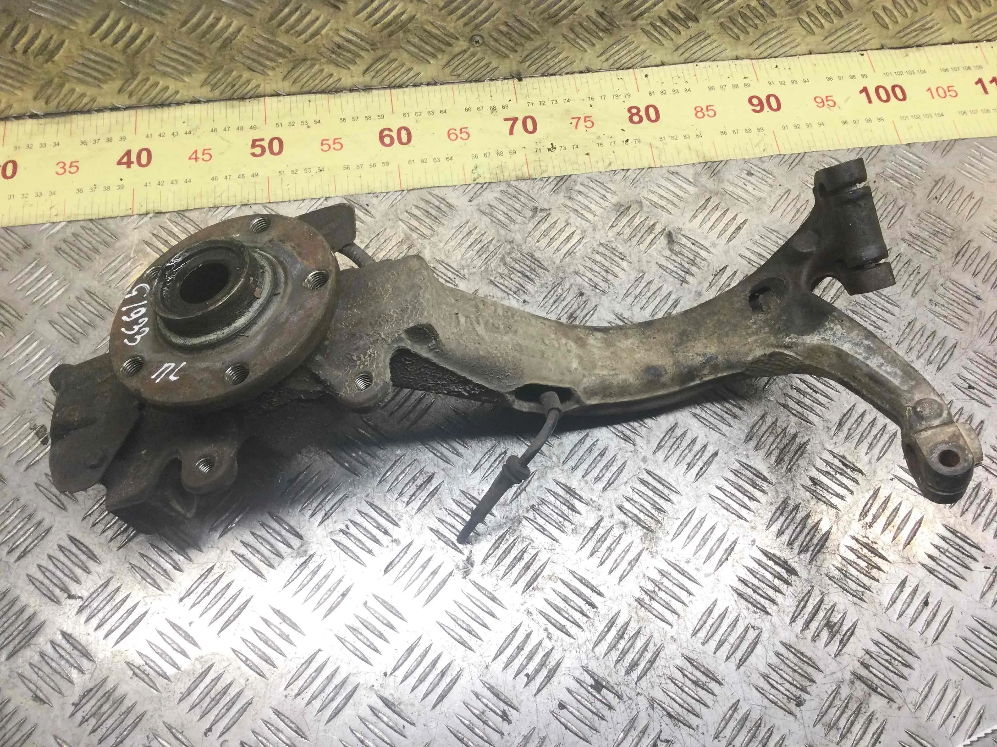 Ступица передняя левая Audi A4 B5 [рестайлинг] (1999-2001) бензин 1.8 i Механика Седан