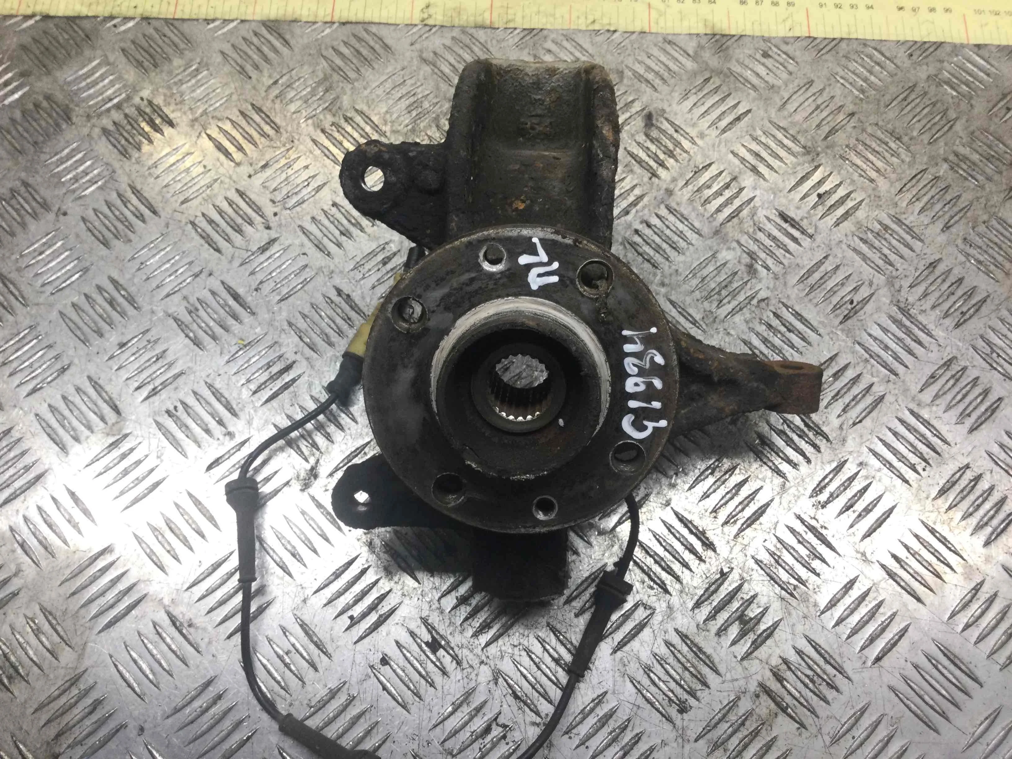 Ступица передняя левая Renault Megane 2 поколение (2002-2006) бензин 1.6 i Механика Х/б