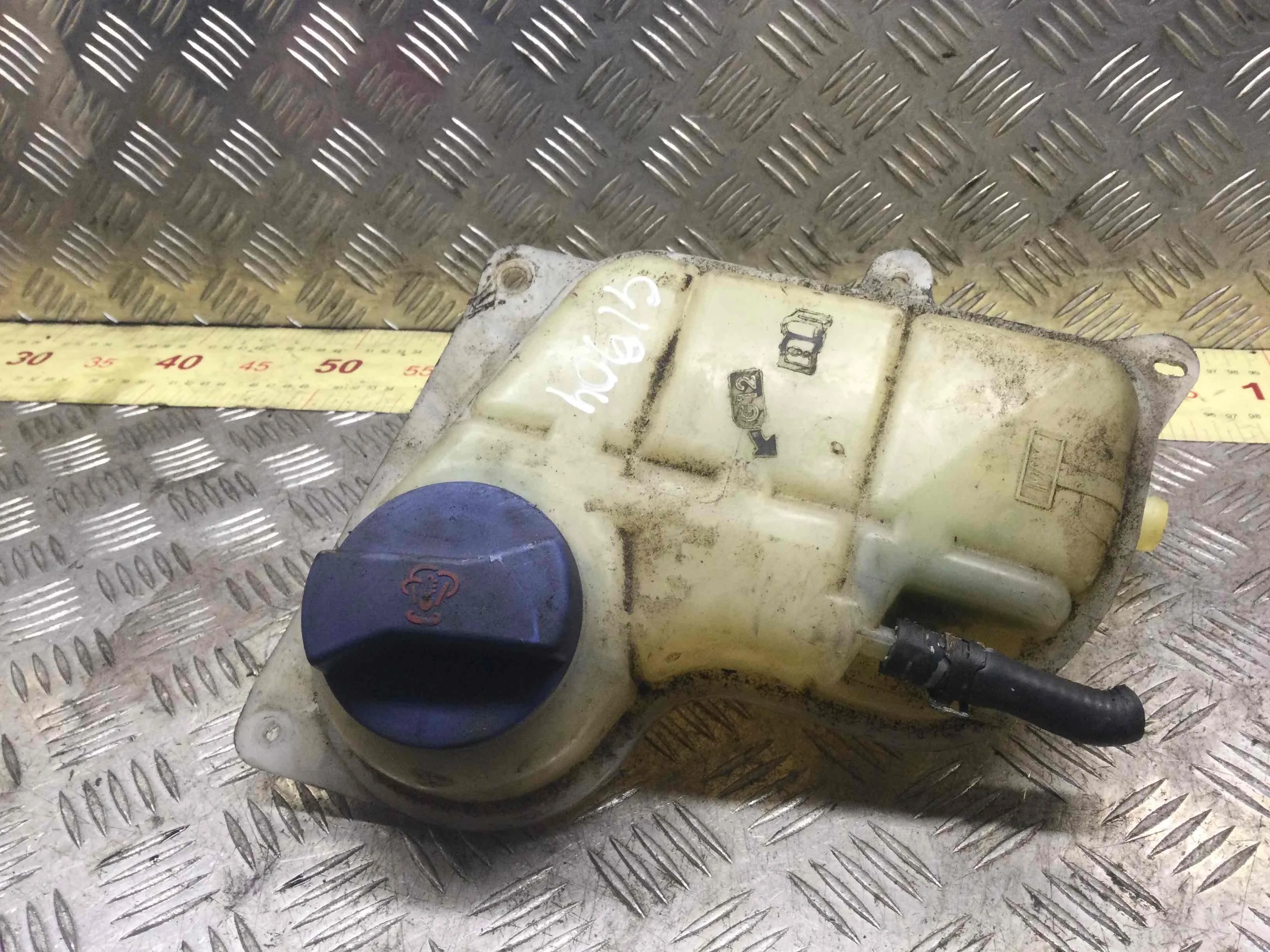 Бачок расширительный Volkswagen Passat B5+ [рестайлинг] (2000-2005) бензин 1.6 i Механика Универсал