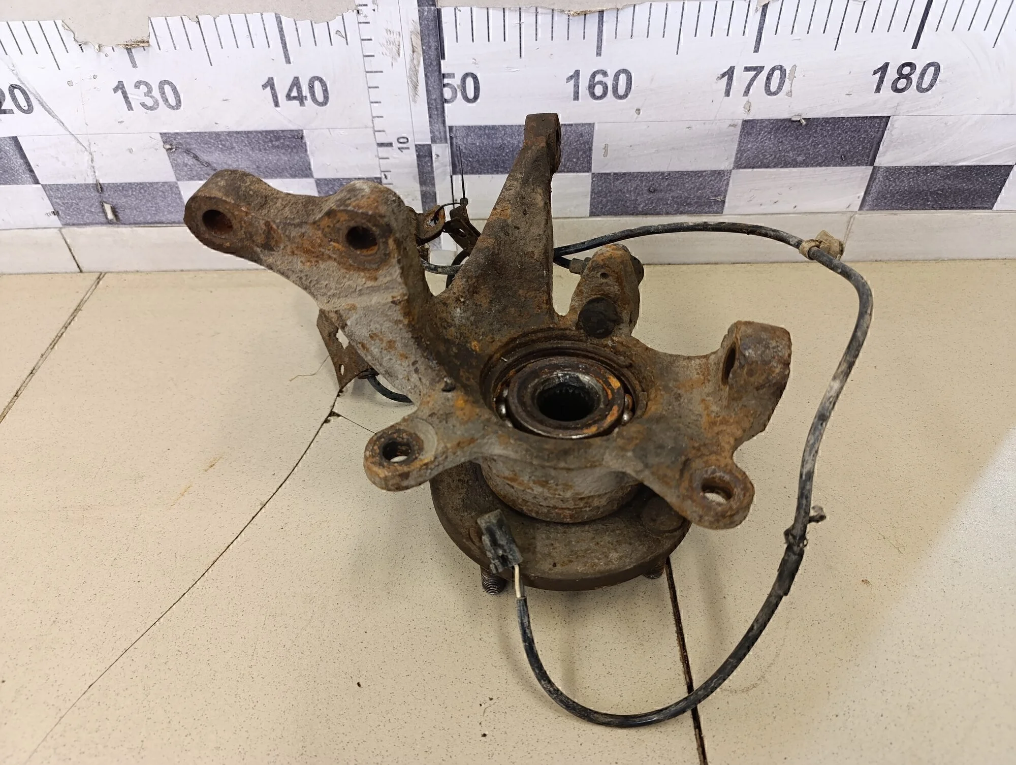 Кулак поворотный передний правый Elantra 2000-2005