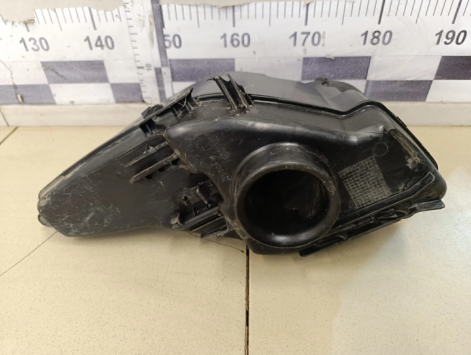 Резонатор воздушного фильтра C4 2005-2011