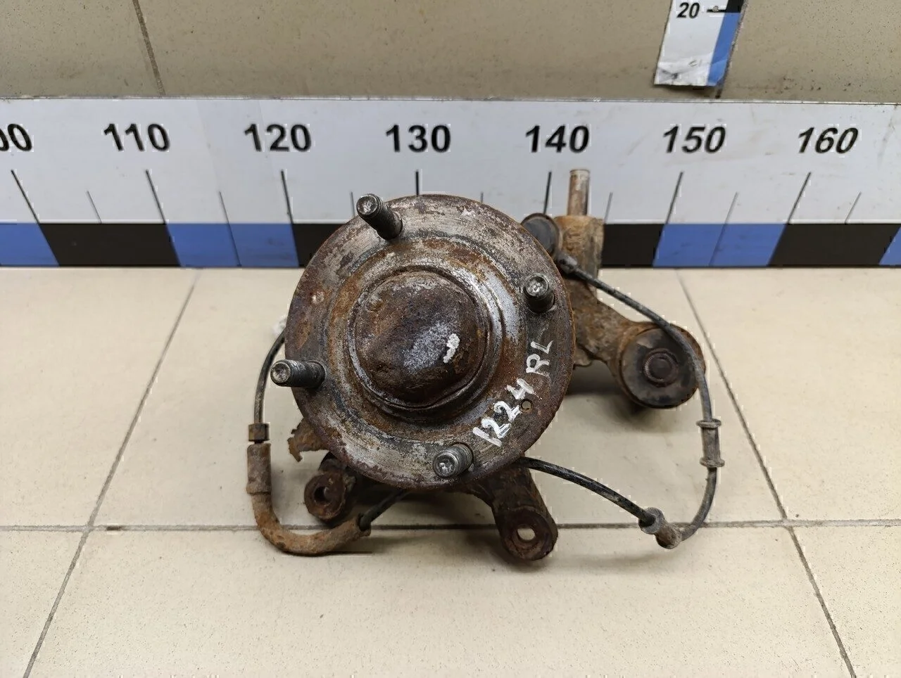 Кулак поворотный задний левый Elantra 2000-2005