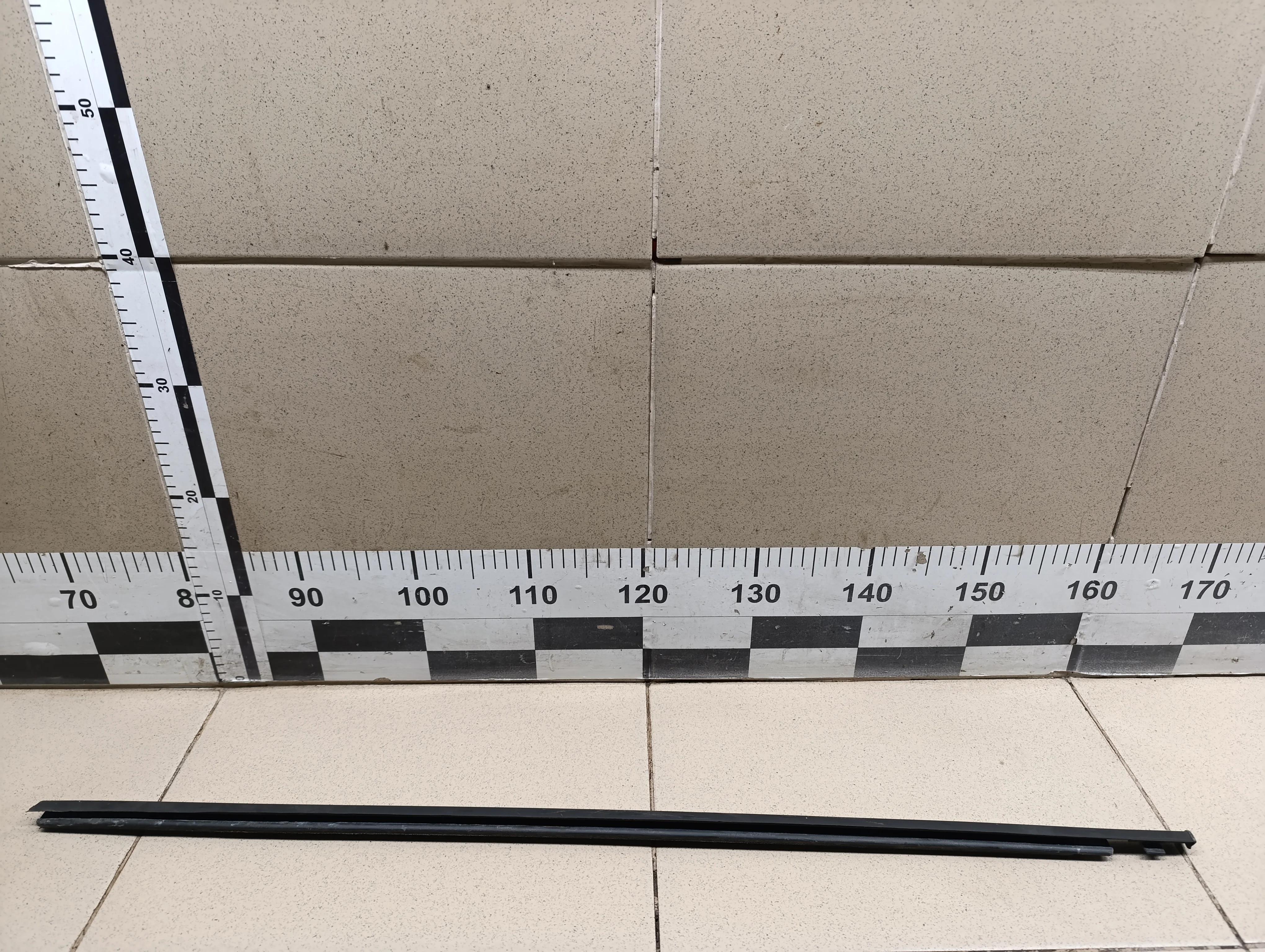 Накладка стекла переднего левого Grand Vitara 2006-2015