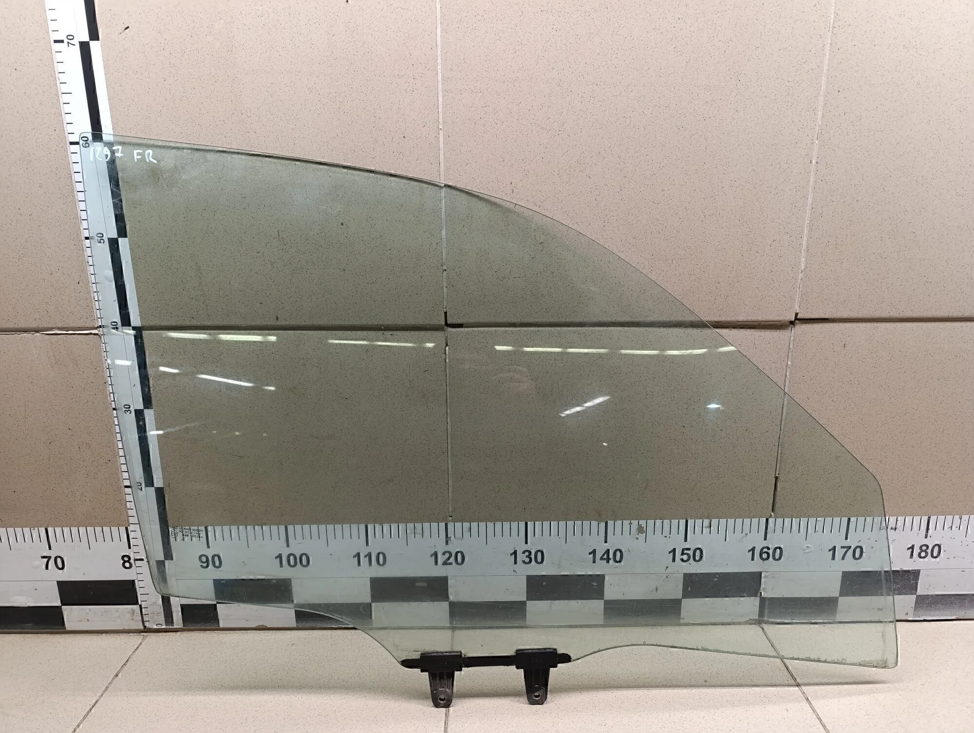 Стекло двери передней правой Grand Vitara 2006-2015